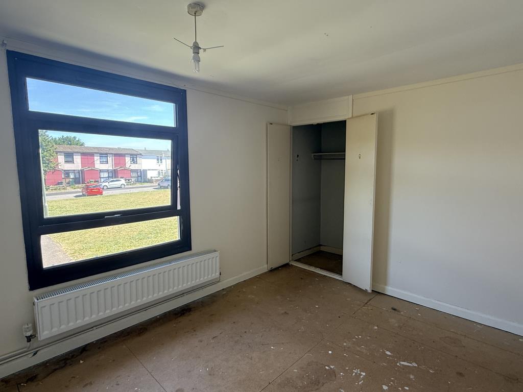 Lot: 118 - HOUSE IN NEED OF IMPROVEMENT - Bedroom 1 of House in Need of Improvement